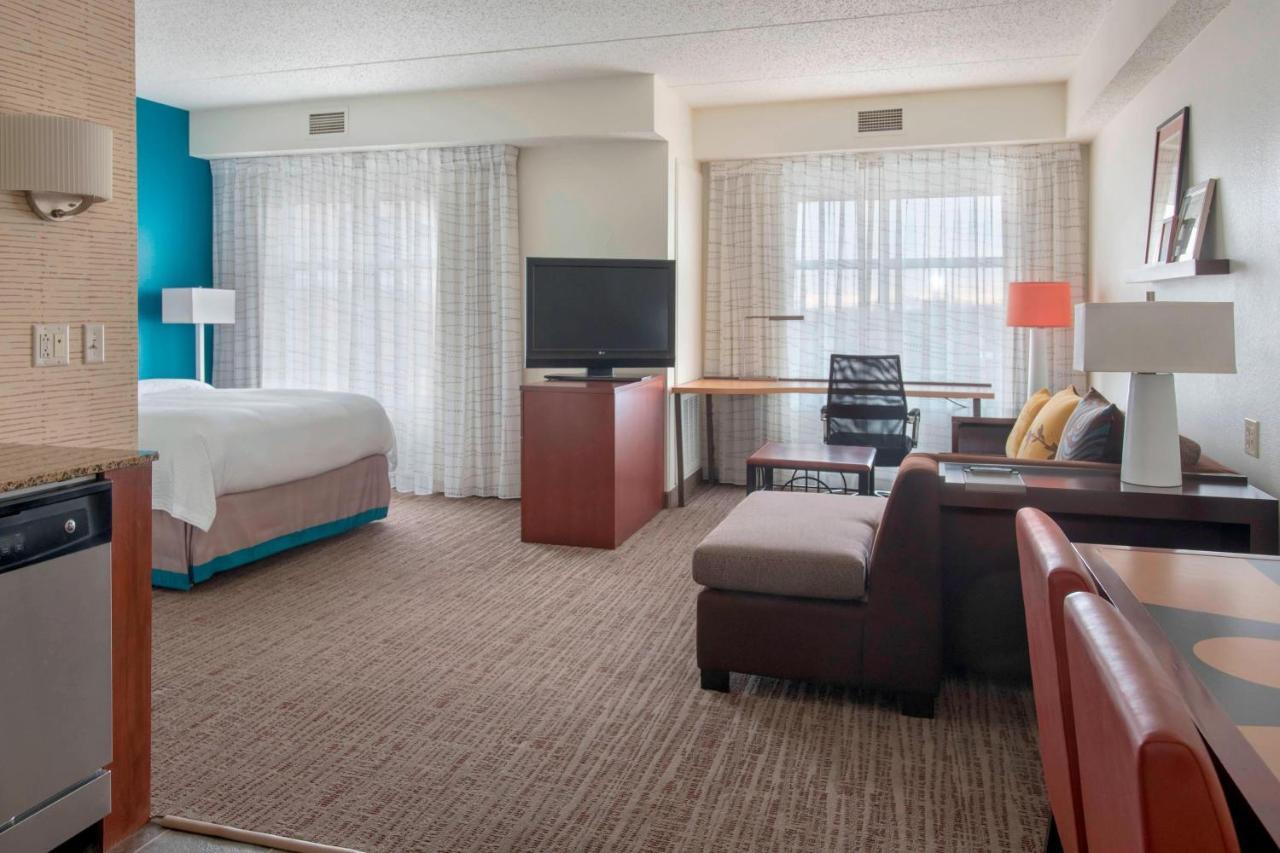 Hotel By Marriott Newark Elizabeth/liberty International Airport 3*